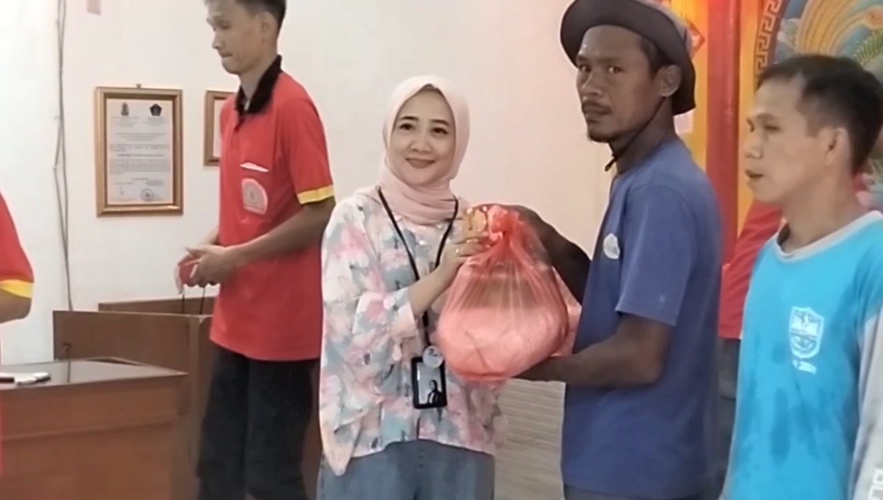 Sambut Imlek, MAKIN Banjar Berbagi Paket Sembako, Sasar Penerima Kategori Masyarakat Kurang Mampu