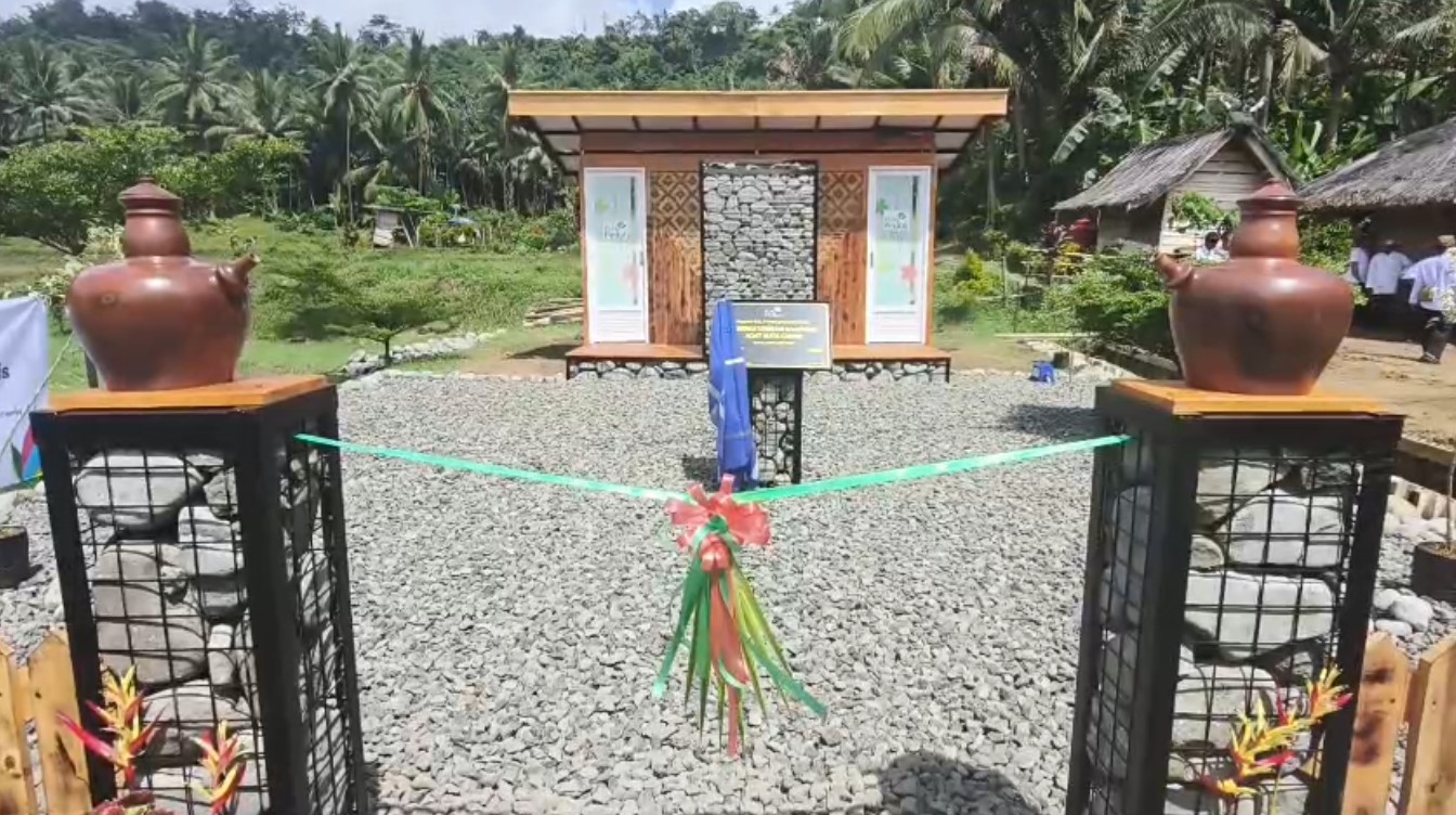 PLN Launching Program TJSL di Kampung Adat Kuta, Berikan Sanitasi Air Bersih Hingga Listrik Gratis