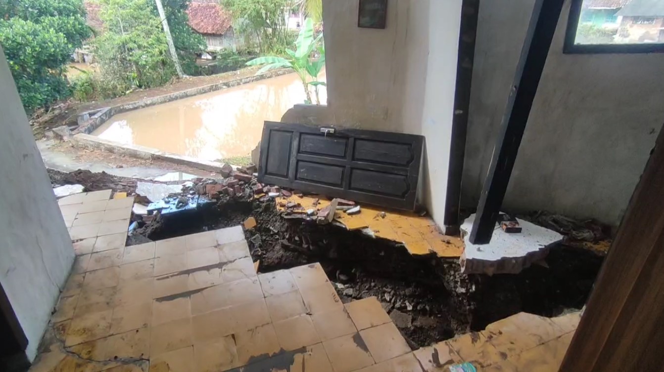 Belasan Rumah Diterjang Banjir Bandang, Satu Rusak Parah,Kerugian Material Capai Puluhan Juta Rupiah