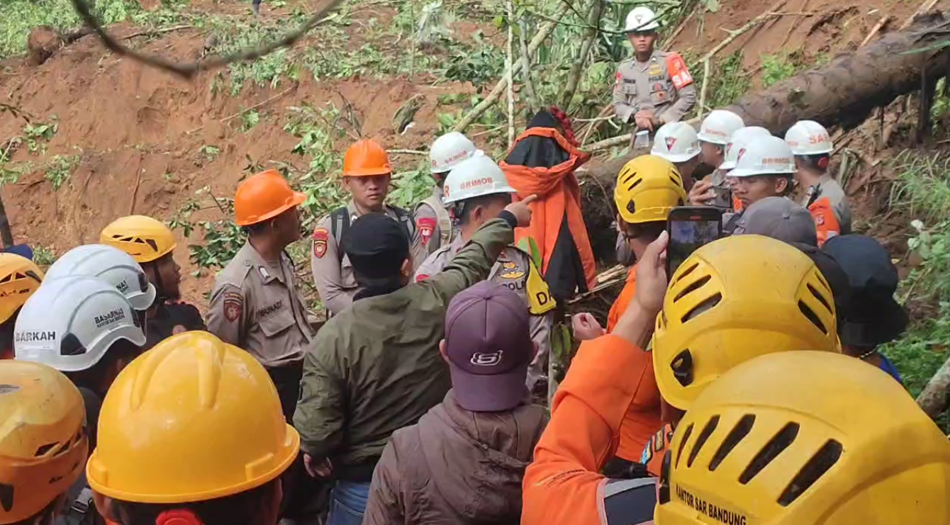 Sudah Sepekan Pencarian Dua Korban Longsor Salawu Resmi Dihentikan, Warga Dilarang Lakukan Pencarian Manual