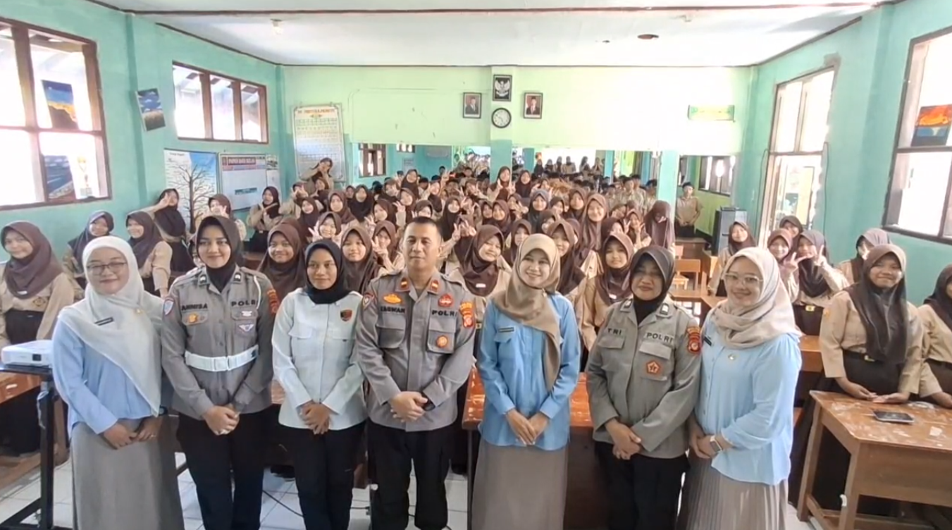 Polwan Ngajar ke Madrasah Disambut Antusias Warga Sekolah, Sangat Membantu Guru dalam Upaya Mendidik Siswa