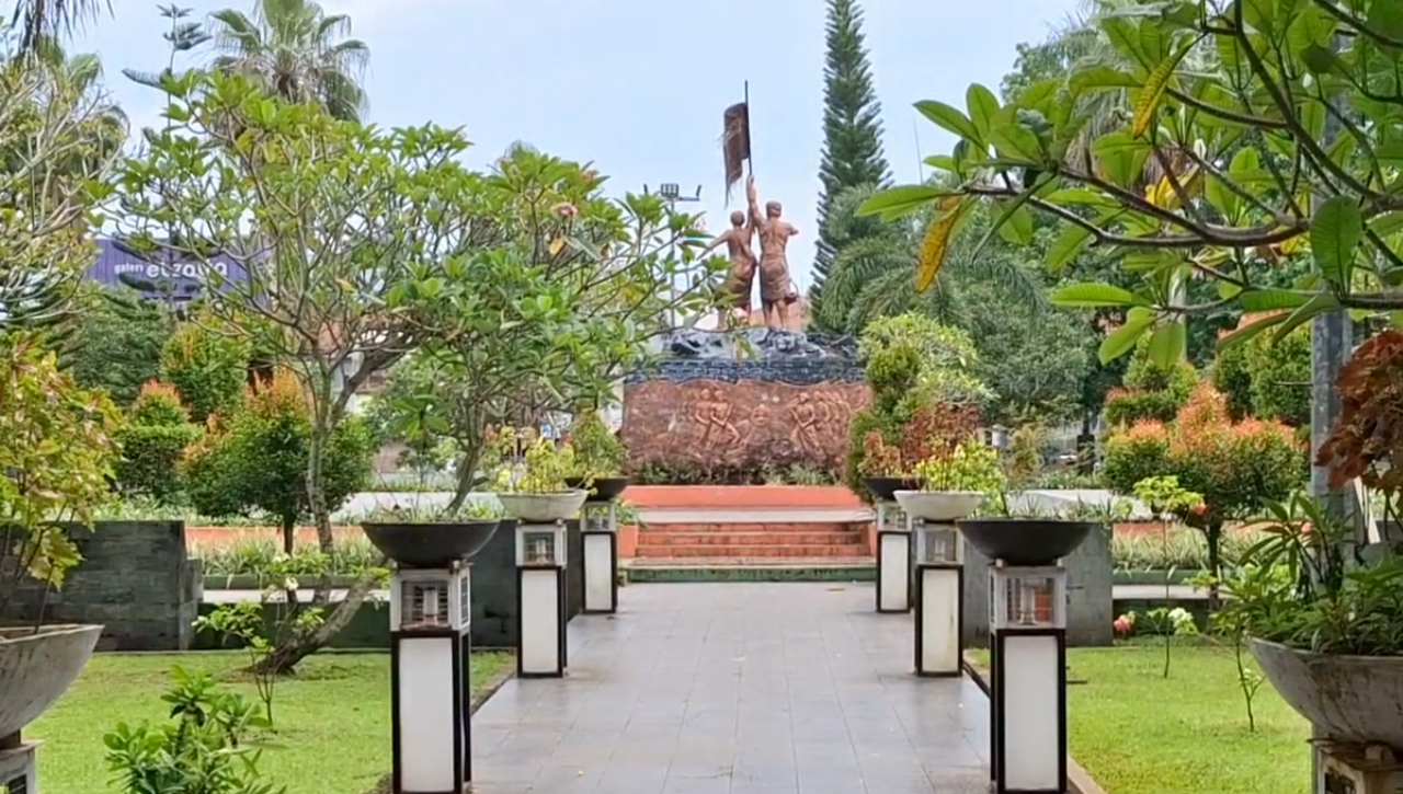 Alun-Alun Kota Tasikmalaya Sepi Meski Di Hari Libur Panjang, Malam Hari Malah Banyak Dipakai Orang Berpacaran