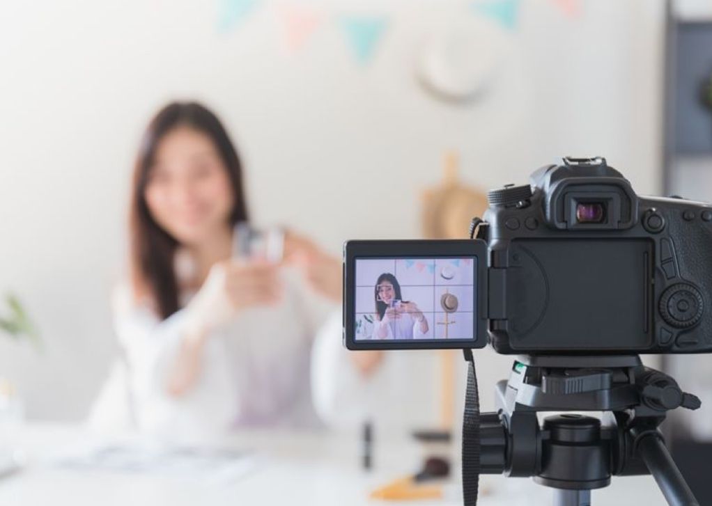 Hobby  Buat Video VLOG ? Berikut  Rekomendasi dan Tips Memilih Camera Vlogging yang Cocok 