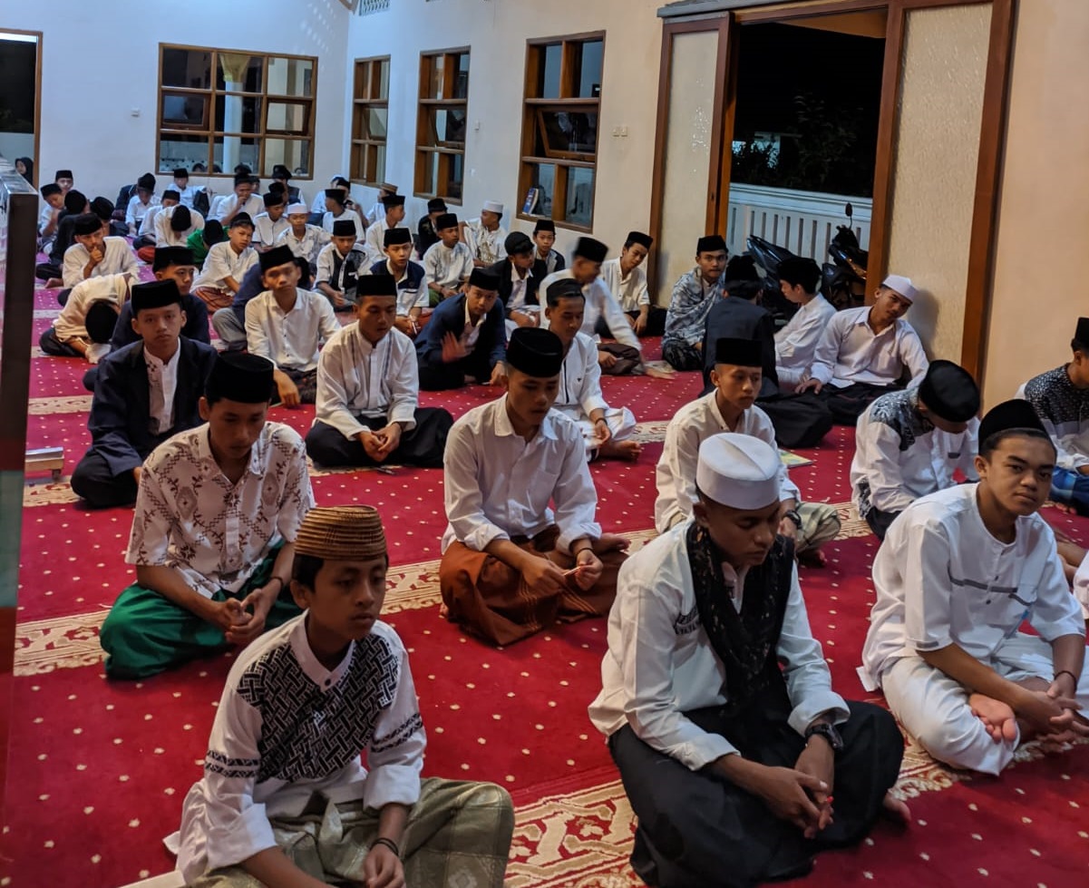 Santri dan Pelajar Dibimbing Belajar Kitab Kuning Hingga Ditargetkan Tamat 30 Juz Al-Qur'an Selama Ramadhan