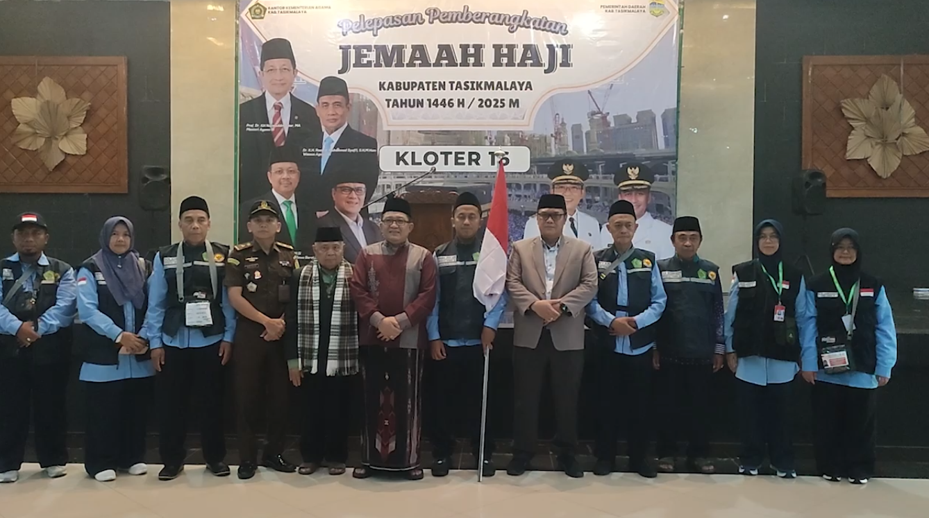 Lepas Ratusan Jemaah Haji, Bupati Sampaikan Pesan Mendalam, Ajak Jemaah Jaga Kesehatan dan Nama Baik Daerah
