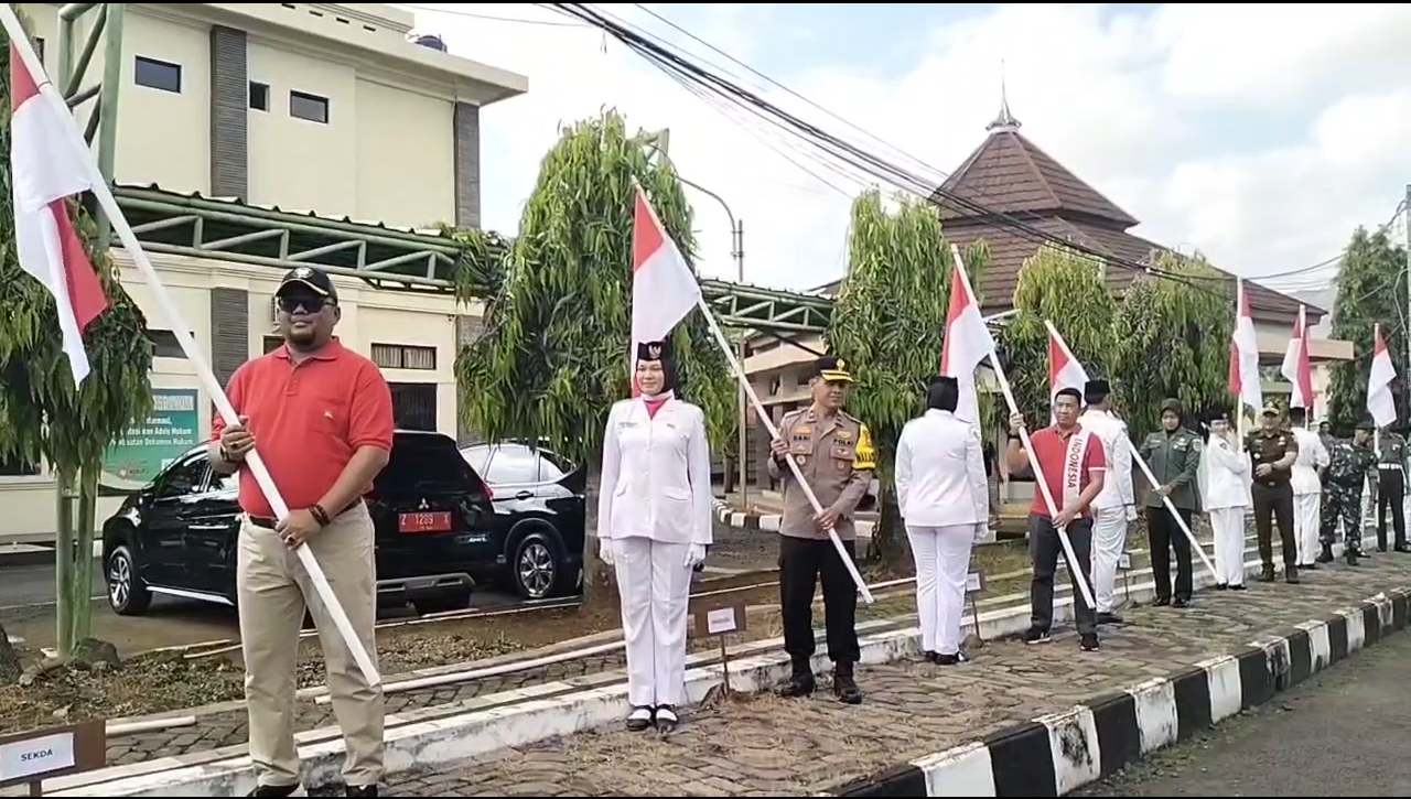 Bangkitkan Nasionalisme, Pemkot Banjar Bagikan Puluhan Ribu Bendera Merah Putih