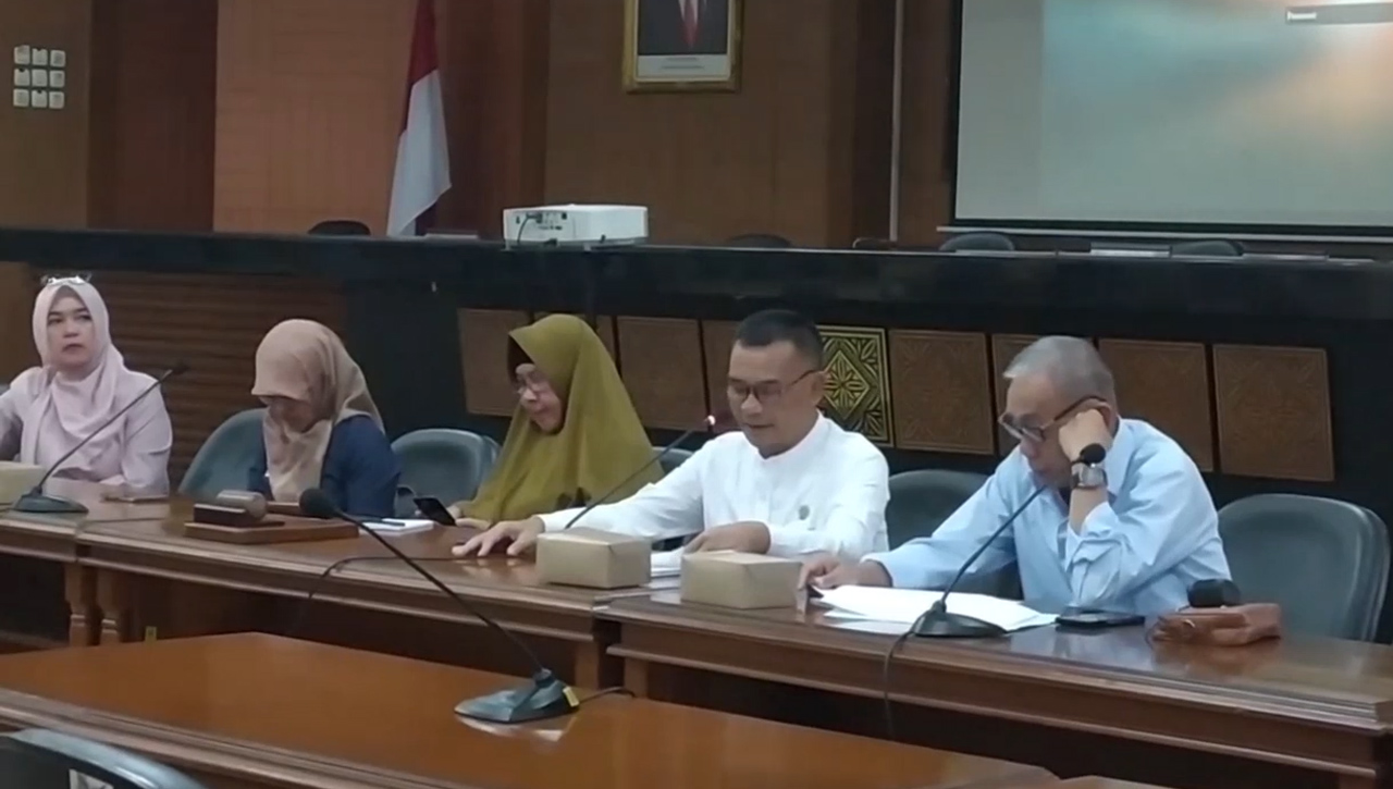 Audiensi Kasus Dugaan Malpraktek Klinik Alifa Di DPRD Buntu, Kadinkes dan Tim Adhoc Mangkir