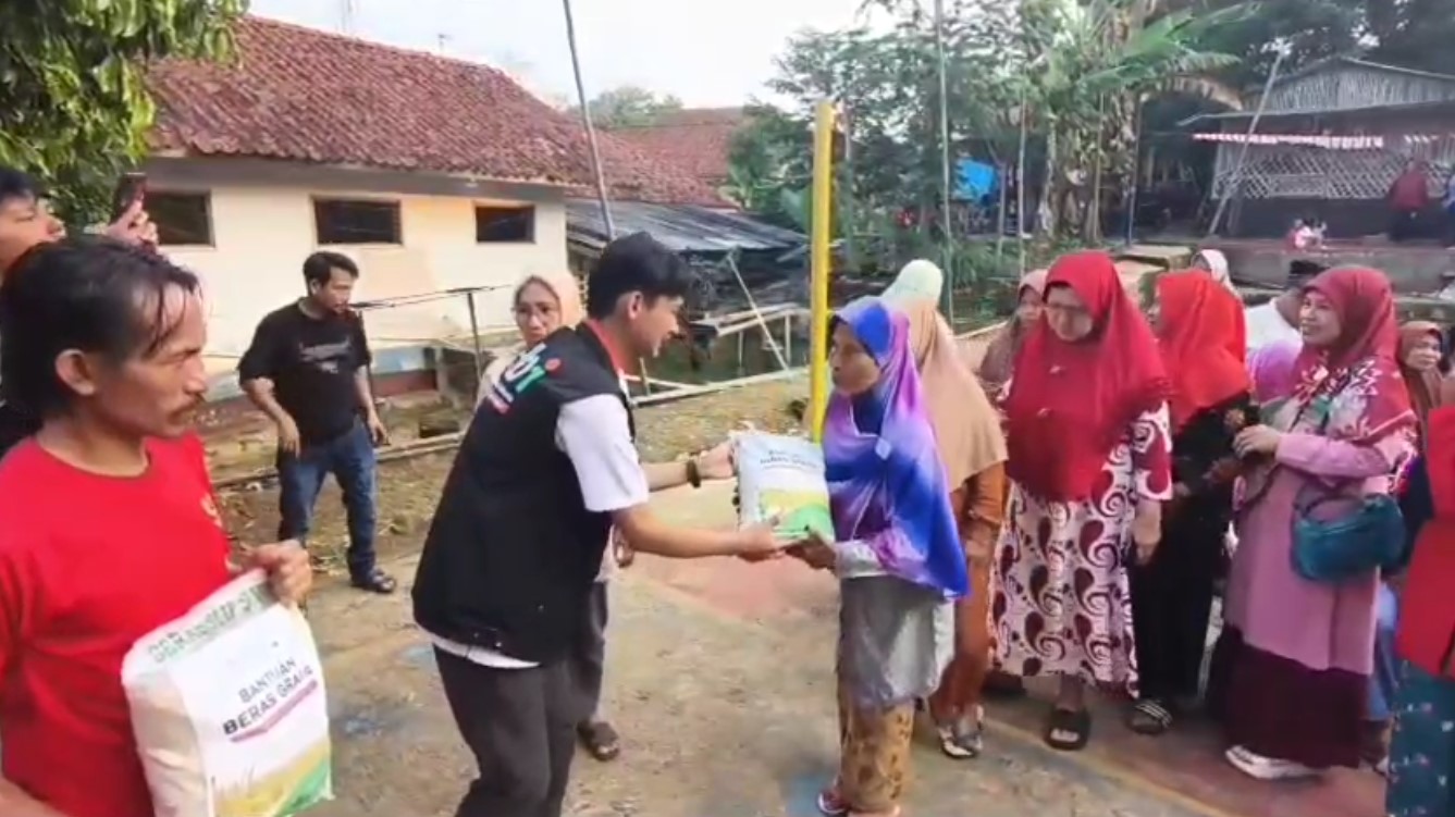 HBI Gandeng Radar Tv Gelar Baksos Kemerdekaan, Bagikan Puluhan Paket Beras Bagi Lansia di Ciamis