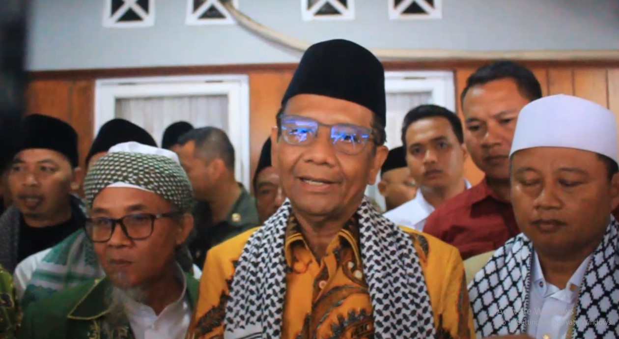 Kunjungi Pesantren, Cawapres Mahfud MD Malah Diminta ini Oleh Mantan Wakil Gubernur Jawa Barat 