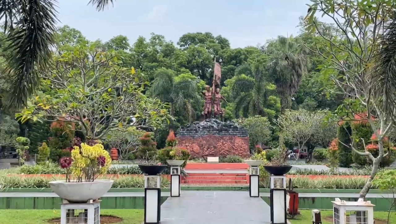 Tugu Alun-Alun Kota Tasikmalaya Jadi Daya Tarik Pengunjung, Mak Eroh dan Abdul Rozak Tokoh Penting Tasikmalaya