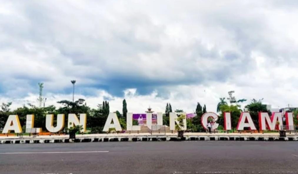 Pagi hingga Sore, Alun-alun Ciamis Dipadati Warga yang Berolahraga