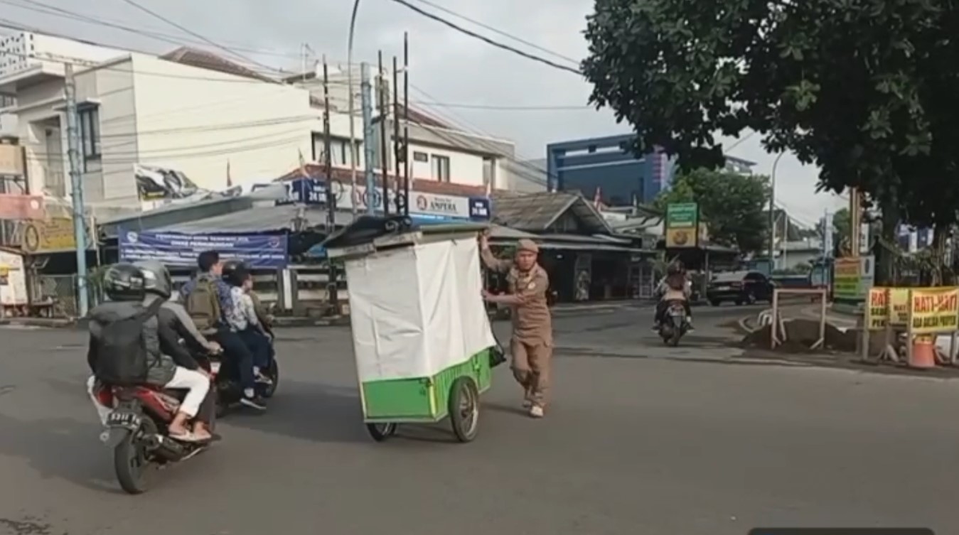 PKL Areal Masjid dan Taman Kota Jadi yang Pertama Ditata, Viman: Mewujudkan Kota Tasikmalaya yang Nyaman