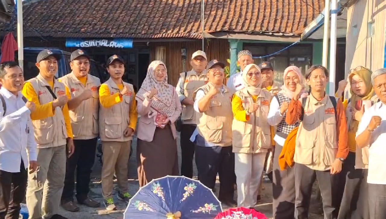 KPU Sosialisasikan Pilkada Serentak ke Perajin Payung Geulis, Minta Luangkan Waktu Untuk Sampaikan Hak Pilih