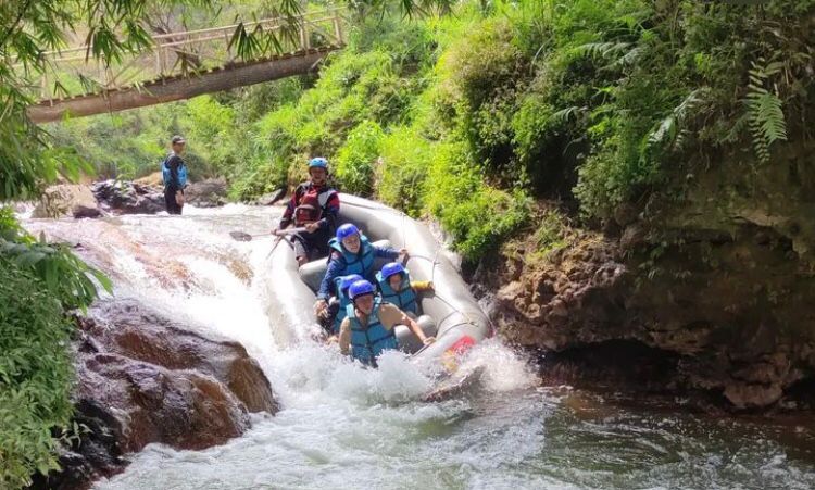 Ingin Berpetualang di Libur Weekend? Wisata Alam Rafting di Pangalengan ini Dijamin jadi Pilihanmu 