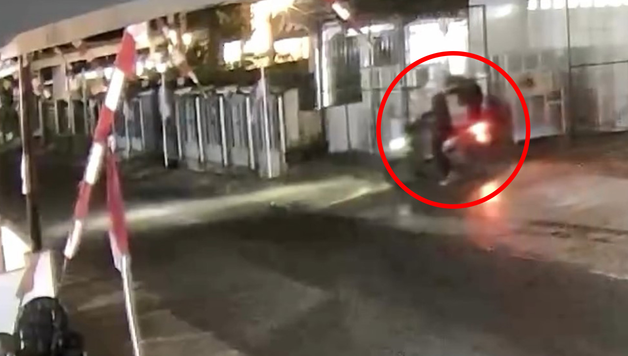 Aksi Pencurian Motor di Tasikmalaya Terekam CCTV, Apesnya Motor Hasil Curian Malah Kena Curi Lagi