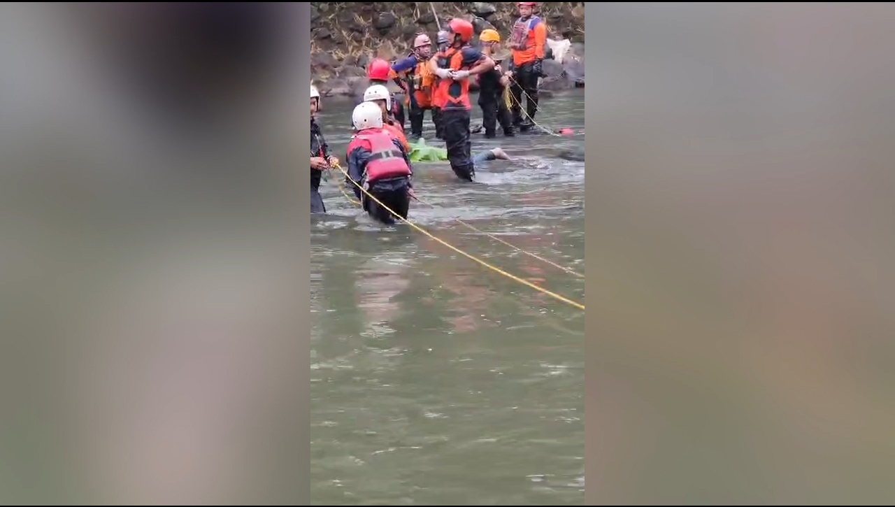 Jasad Pemuda Loncat Dari Jembatan Cirahong Ditemukan, Penyebab Bunuh Diri Belum Terungkap 