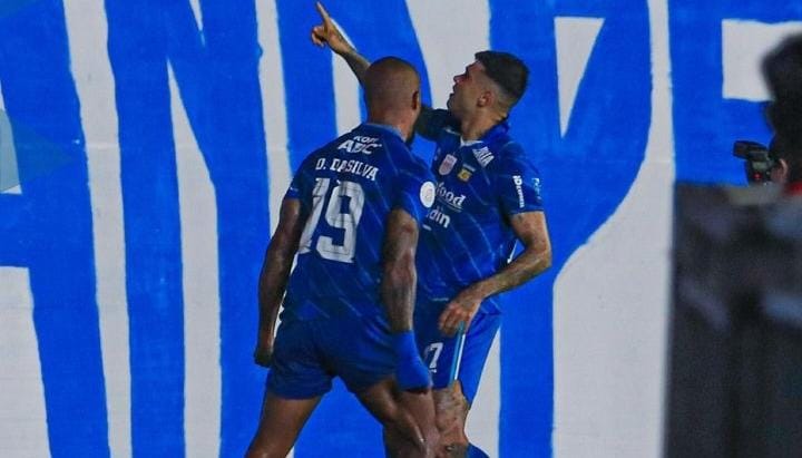 SELAMAT Persib Menang Telak 3-0 Atas Madura United, Duo Brasil Cetak Gol, Juara Liga 1 2023/2024 Makin Dekat