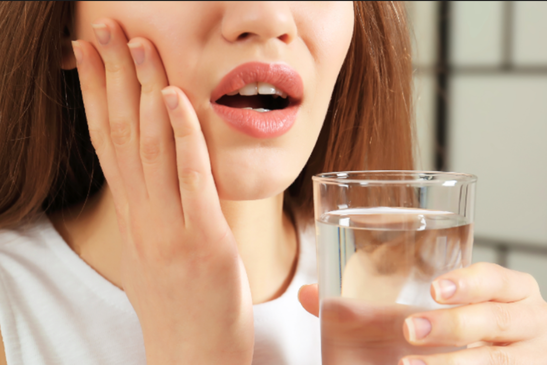Kumur-kumur Pakai Air Garam Bisa Ringankan Sakit Gigi, Mitos atau Fakta?