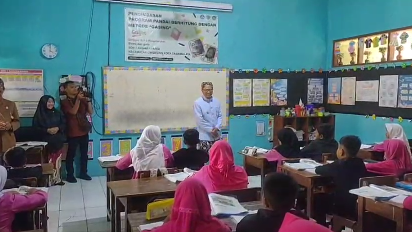 Peringati Hardiknas, Wali Kota Tasik Jadi Guru Dadakan, Ajarkan Kesadaran Kebersihan di Lingkungan Sekolah