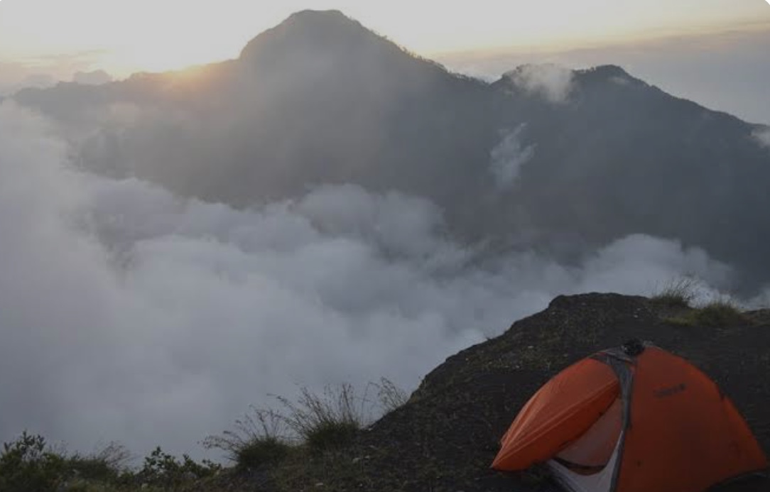 Solo Camping Jadi Tren Baru di Indonesia, Khusus Pemula Persiapkan Hal Ini Jika Kamu Ingin Mencobanya