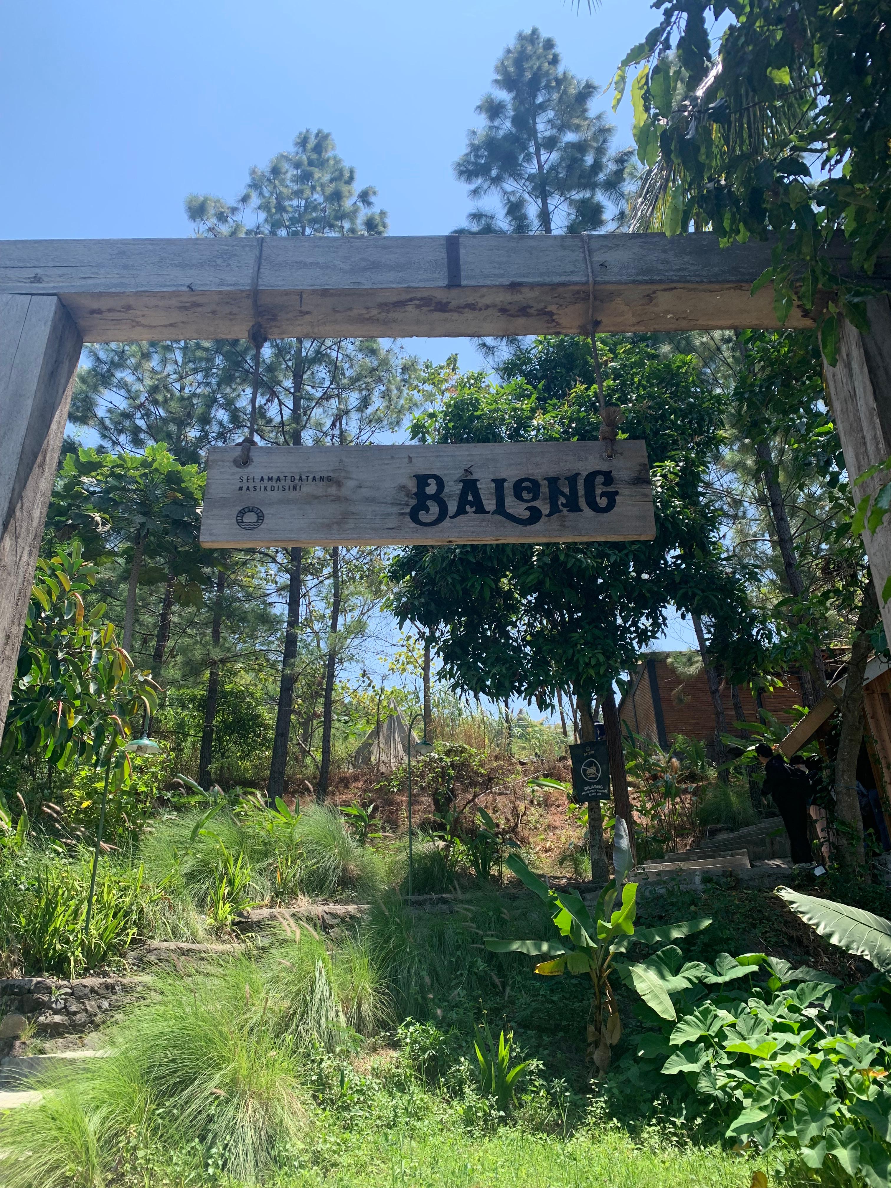 Balong cafe, Tempat Nongkrong yang Aestetik Dengan Pemandangan Langsung ke Gunung Guntur