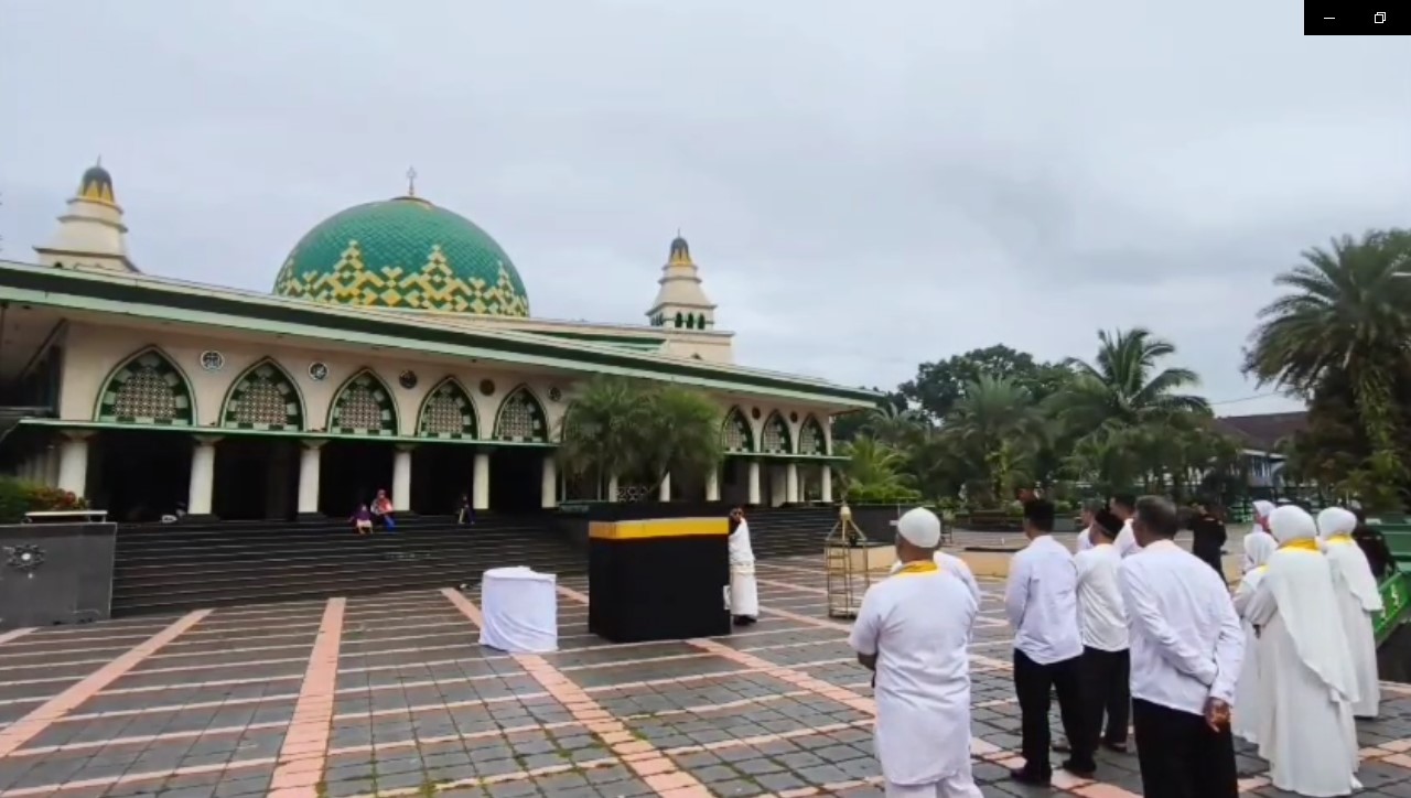 Puluhan Warga Ciamis Umroh Bersama Elqoshwa Prima Wisata, Bayar Rp 24 Juta Dapat Paket Umroh 10 Hari 
