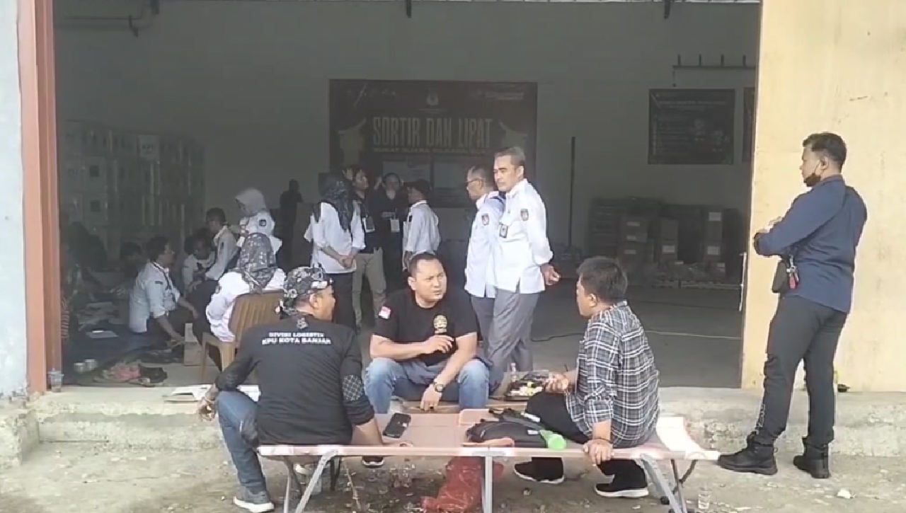 KPU Kota Banjar Gelar Sortir dan Lipat Surat Suara, Sorlip Ditargetkan Rampung 3 Hari