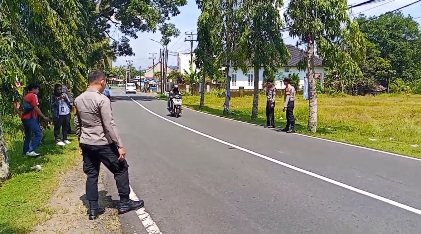 Laka Maut, Seorang Perempuan Tewas Tergeletak di Jalan, Polisi Masih Dalami Penyebab Pasti Kecelakaan 