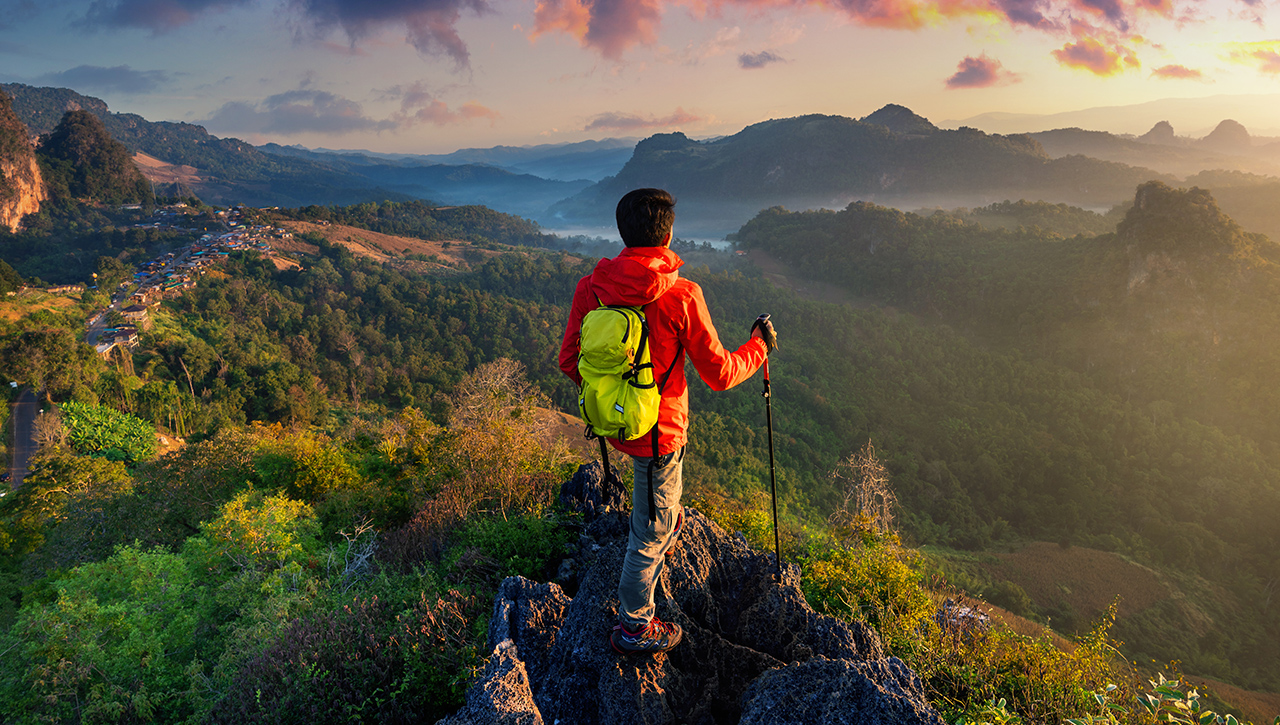 Tidak Boleh Dilupakan! Ini Daftar 13 Barang Wajib Saat Naik Gunung