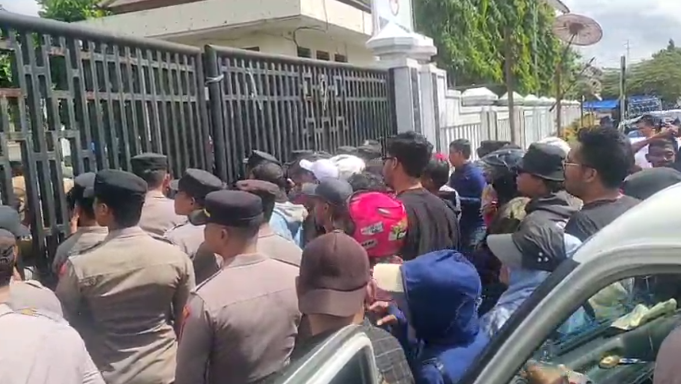 Belasan Tahun Warga Dihantui Jalan Rusak Akibat Truk Pasir, Layangkan Protes Ke Wali Kota