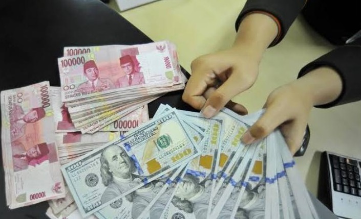 Tukar Uang di Money Changer, Apakah Ada Biaya Yang Dikenakan?