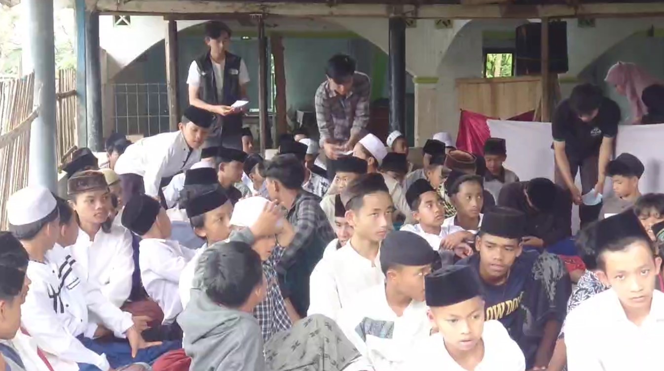 Paskas Tasikmalaya Salurkan Bantuan Bagi Ratusan Santri, Berisi Paket Kebersihan dan Perlengkapan Sekolah