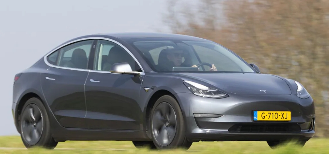 Jarak Tempuh 600 Km Tanpa Bensin? Inilah Alasan Mengapa Tesla Model 3 Masih Belum Terkalahkan di 2026