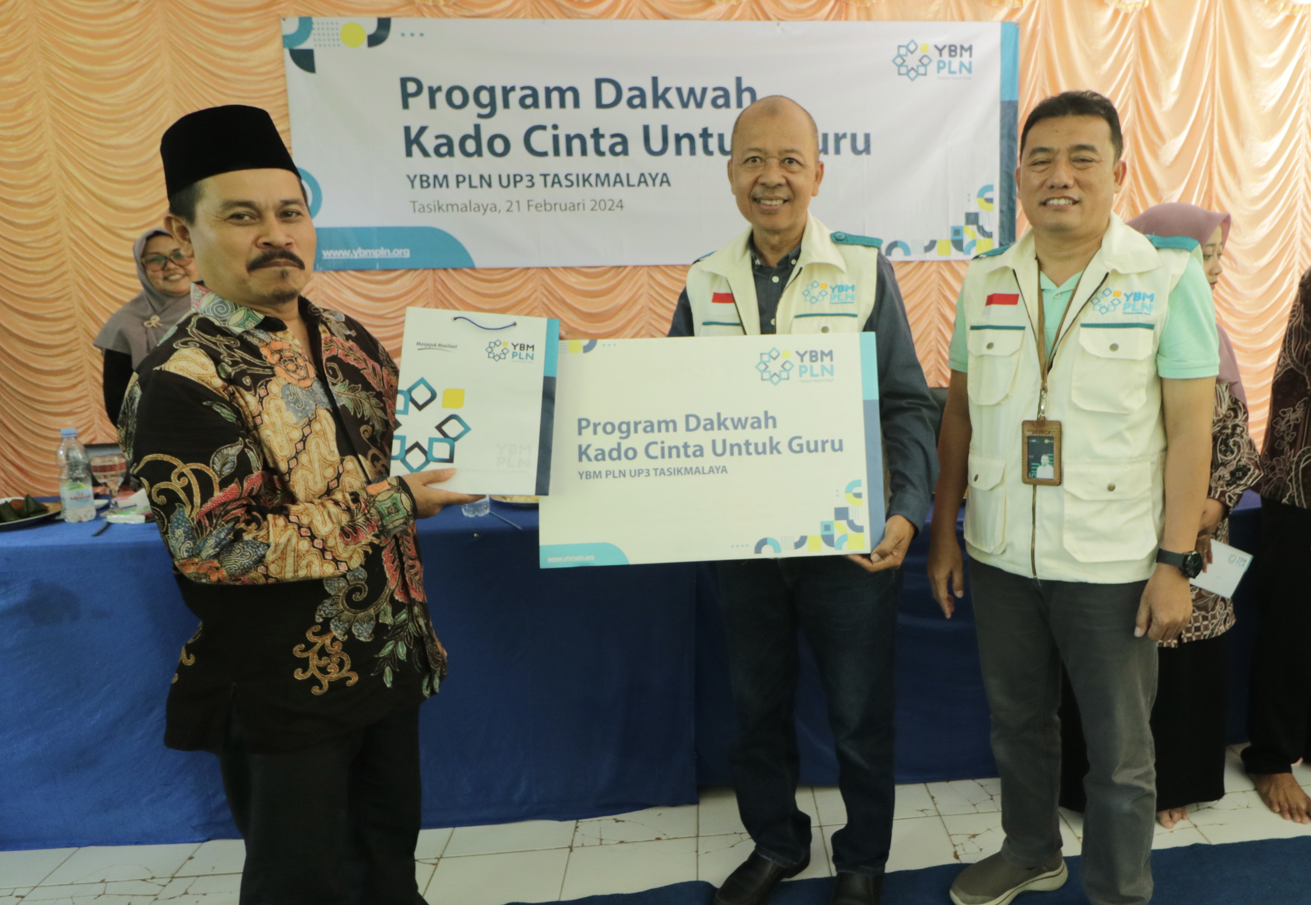 Guru Yayasan Nurussalam Terima Kado Istimewa Dari PLN UP3 Tasikmalaya, Ketua Yayasan: Ini Program Luar Biasa