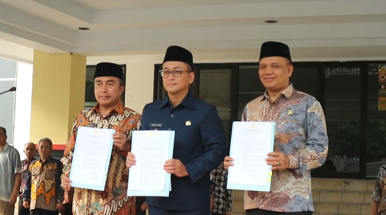 Apel Perdana, Bupati Tasik Tandatangani 3 Perbup Sekaligus, Atur Jam Kerja ASN, Salat Berjamaah dan Kebersihan
