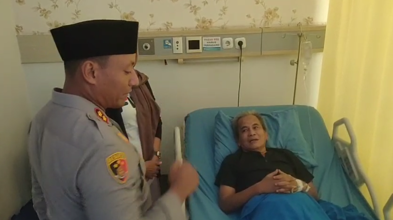 Sakit Pascademo Kapolresta Jenguk Korlap Aksi, Kapolres: Bentuk Kepedulian Pada Tokoh Masyarakat
