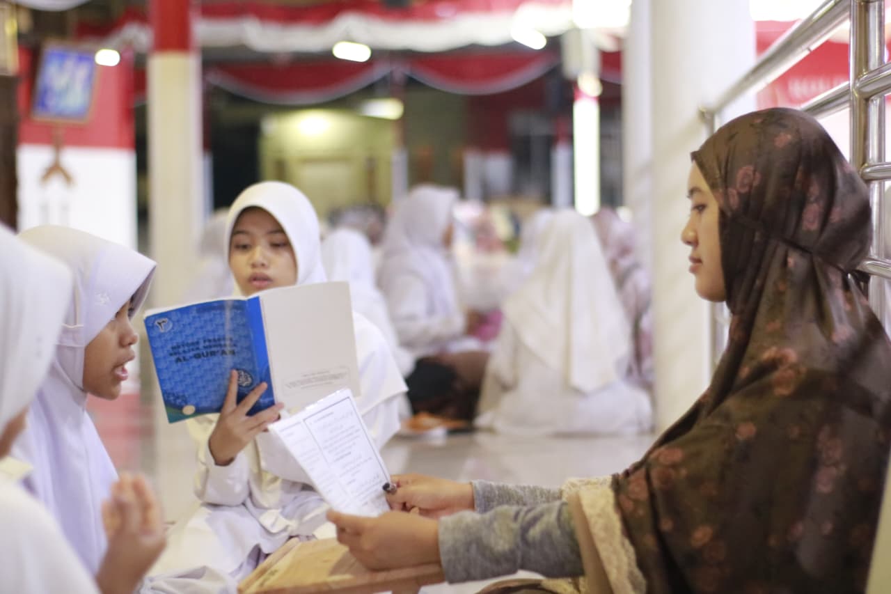 Ternyata Bukan Kurang Pintar, Ini Trik 'Ayoman' yang Bikin Santri Melampaui Target Belajar