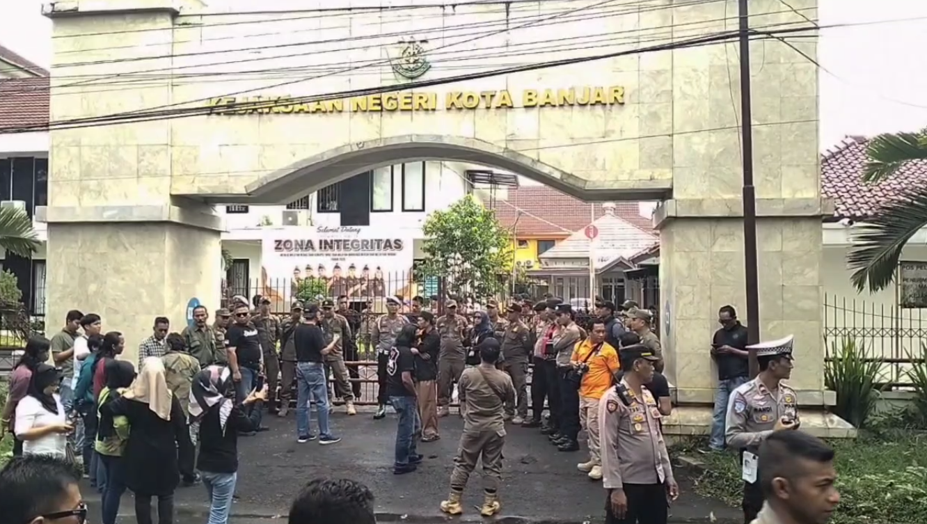 Aksioma Pertanyakan Kasus Dugaan Korupsi Tunjangan Perumahan, Massa Minta Terduga Pelaku Utama Jadi Tersangka
