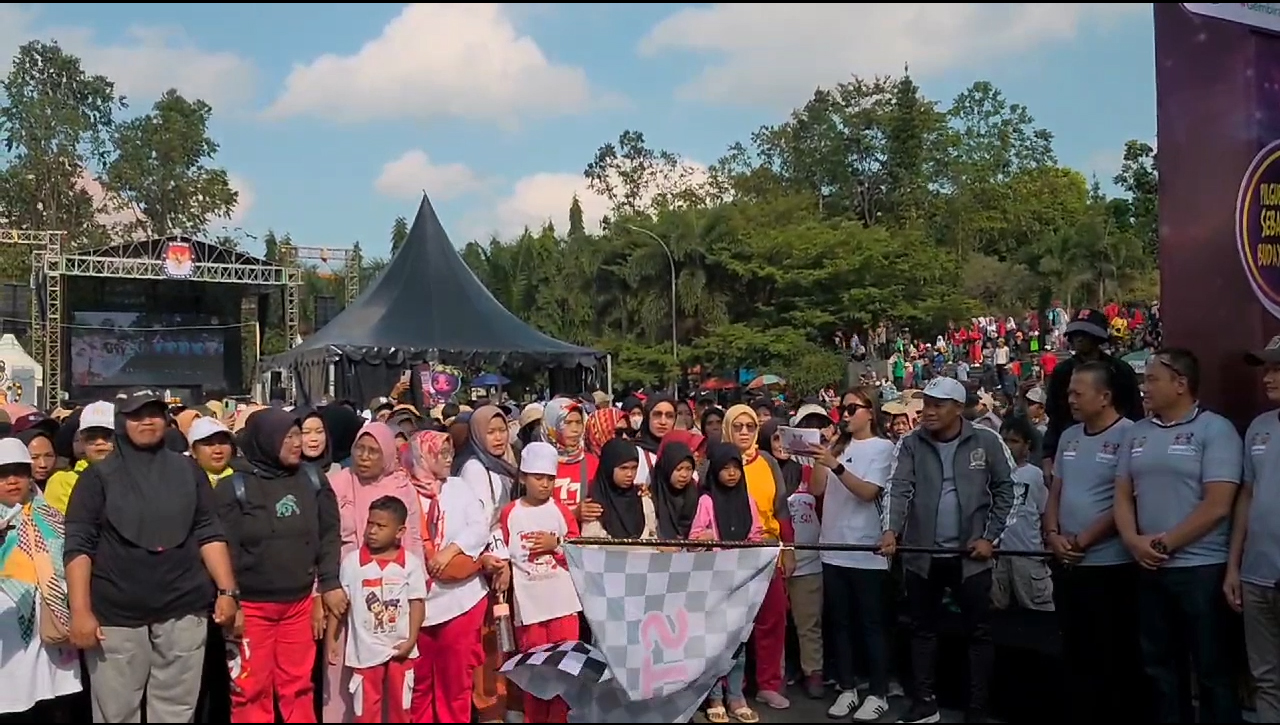 Langsung Tembak Sasaran, KPU Sosialisasi Pilkada Lewat Jalan Sehat dan Senam