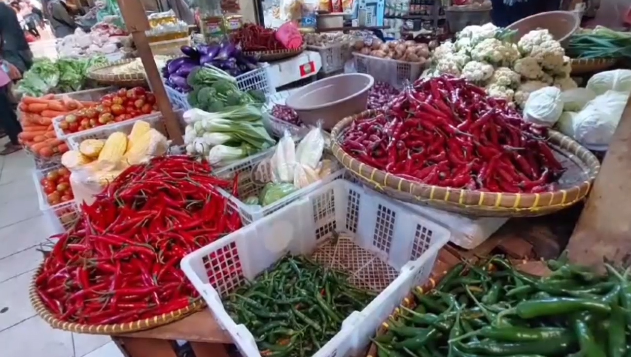 Bikin Ibu-Ibu Menjerit, Harga Cabai Di Pasar Banjar Tembus Rp 100 Ribu Per Kilogram 