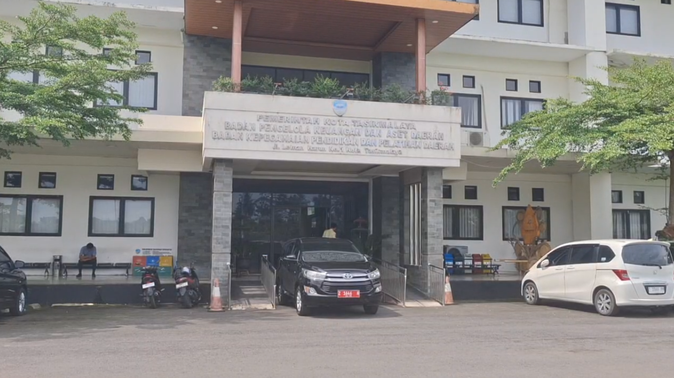 Pemkot Bantah Beli Mobil Dinas Baru untuk Istri Kepala Daerah, Sekda Klarifikasi Begini....