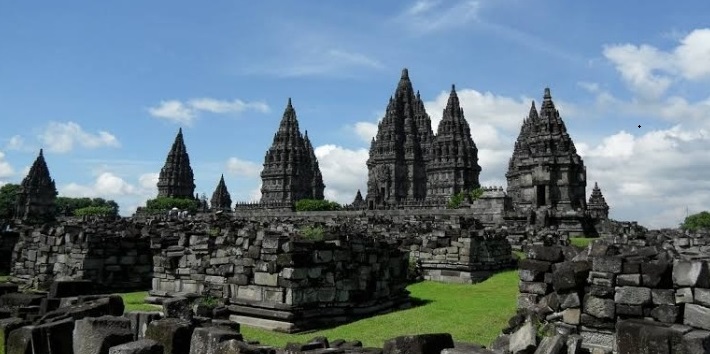 Jejak Sejarah yang Terukir dalam Batu, Sejarah Candi Yang Ada di Indonesia