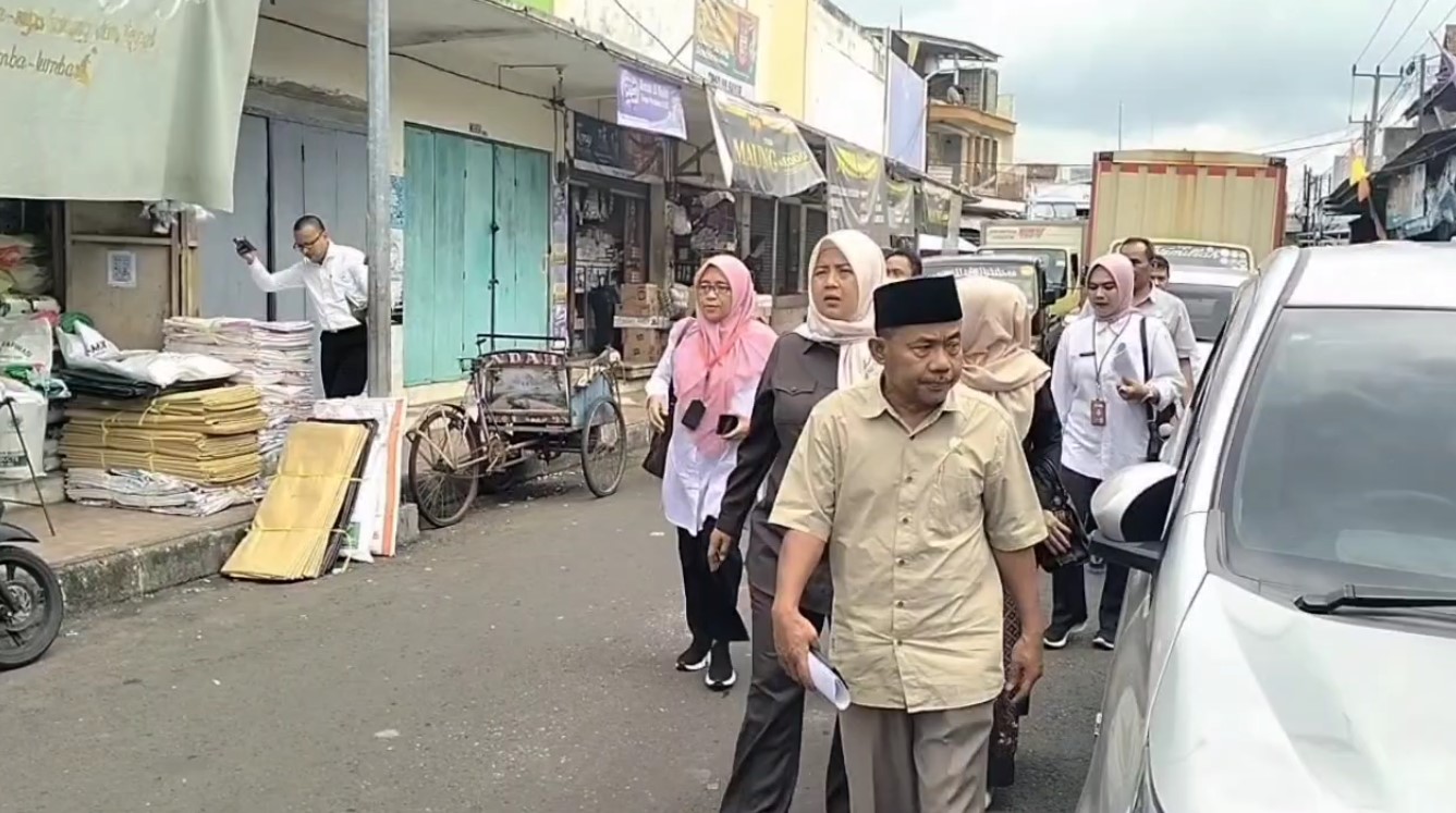 Komisi II DPRD Banjar Sidak Kios Pasar di Bantaran Sungai, Dinilai Berbahaya Sarankan Pedagang Direlokasi