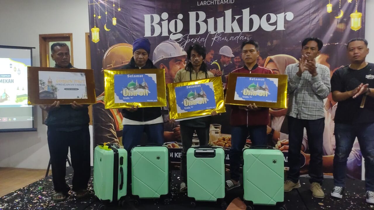 Harapan Orang Tua Terwujud, Pekerja Asal Ciamis Dapat Hadiah Umroh dari Larchteam 