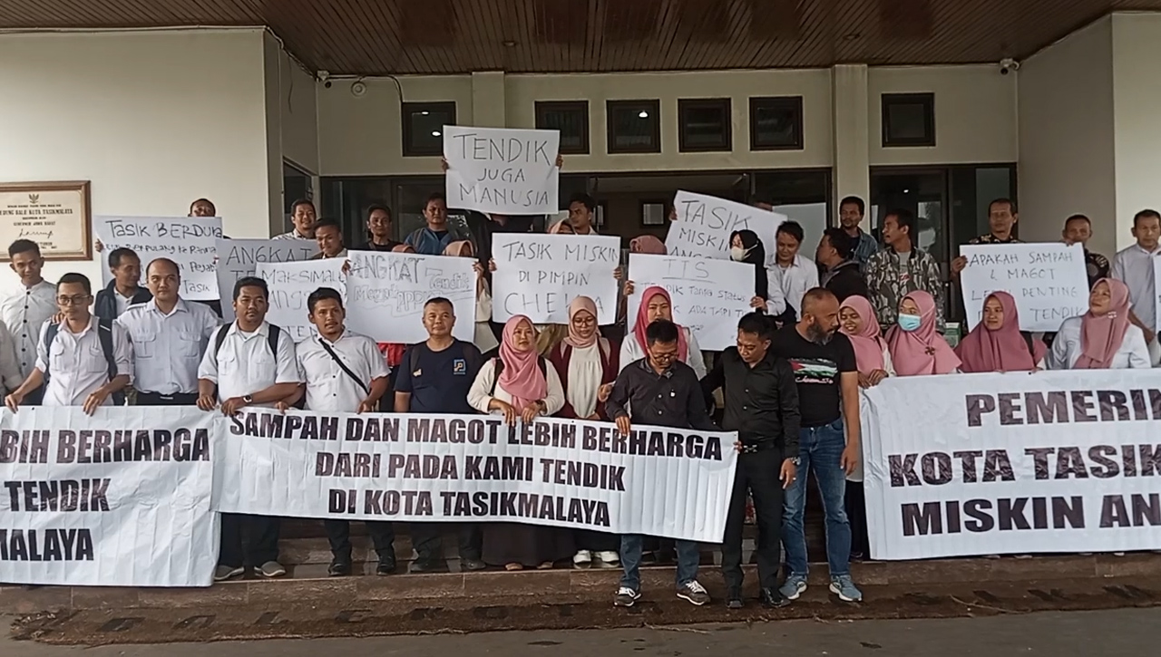 Merasa Dicuekin, Tenaga Pendidik Datangi Bale Kota Tasikmalaya, Pj Wali Kota Tak Menemui Mereka