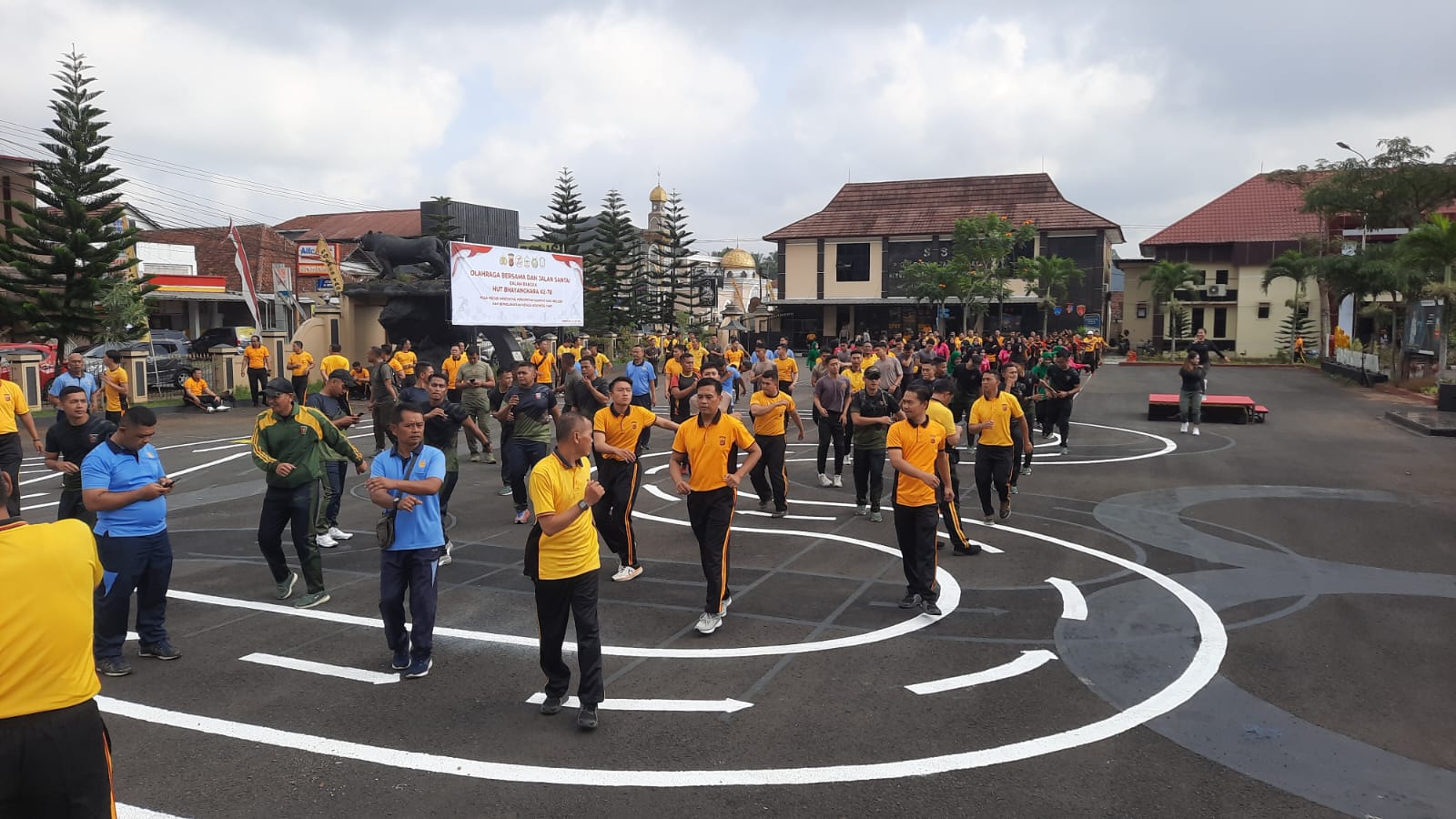 Cara Polres Tasikmalaya Kompak dengan TNI, Melaksanakan Olahraga dan Jalan Santai Bersama