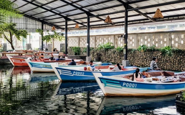 Kuliner Sunda Nggak Biasa, Resto Cibiuk Sidangkasih Ciamis Punya Konsep Floating Dining