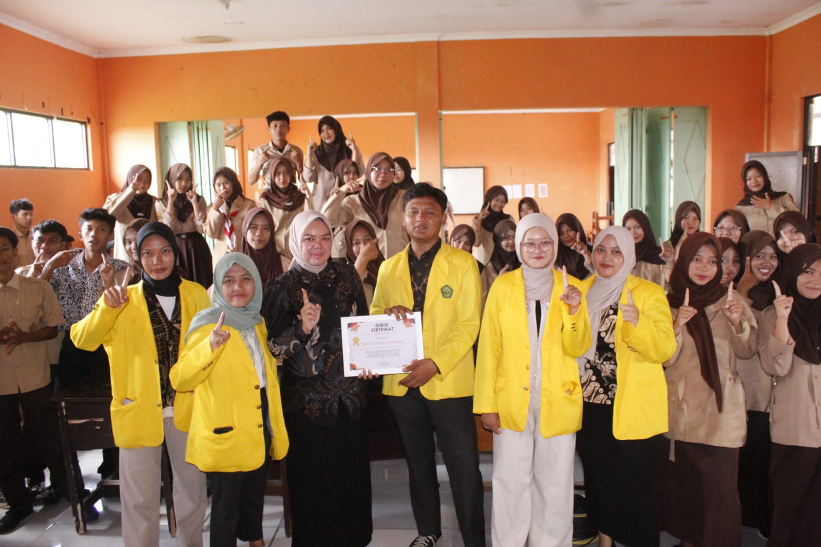 Mahasiswa Sosialisasikan Pencegahan Pernikahan Dini di SMK BPI Baturompe Tasikmalaya