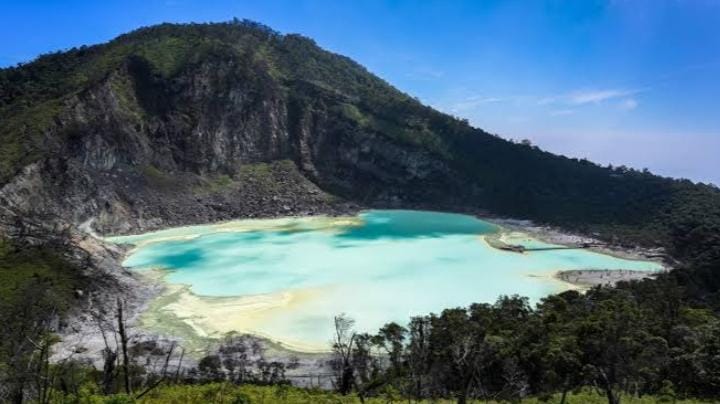 Wajib Mampir! 3 Destinasi Ikonik Ciwidey 2026: Dari Pesona Kawah Putih hingga Serunya Panen Di Alam Terbuka