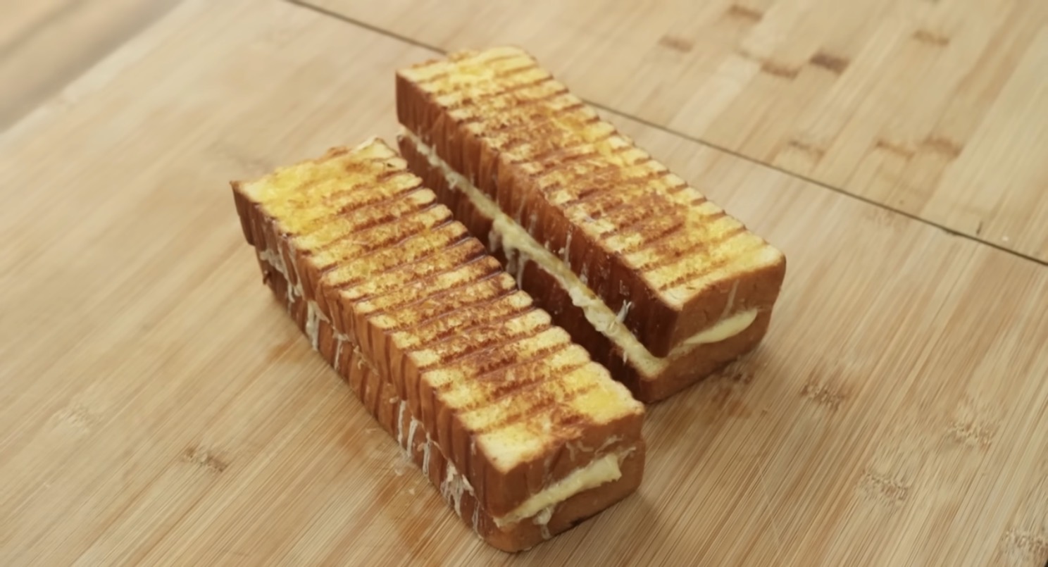 Bolu Bakar Keju yang Lumer di Mulut, Rahasianya di Adonan Ini!